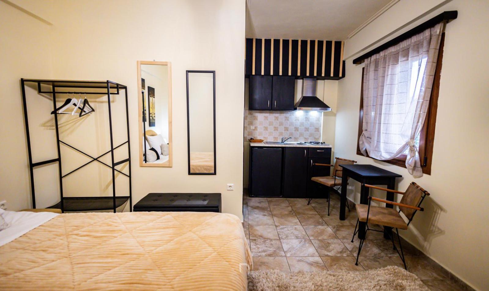 Enastron Hotel Kalavryta Buitenkant foto